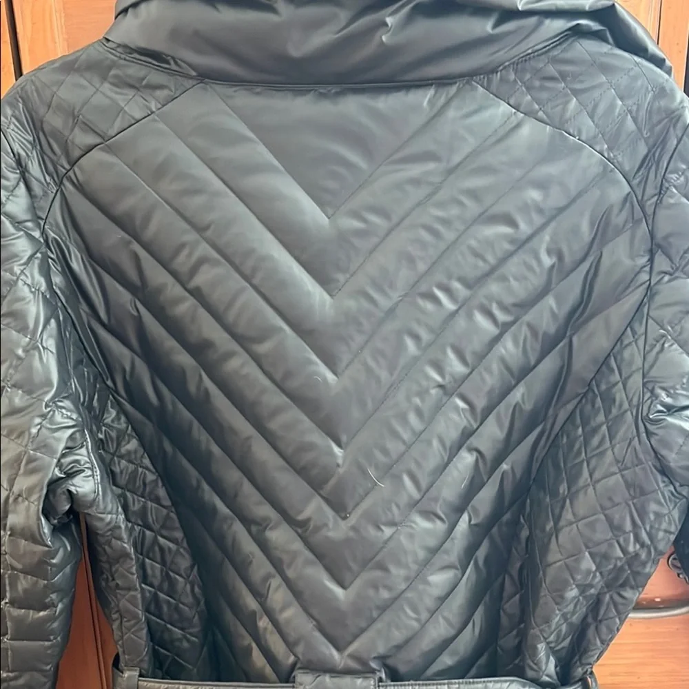Eddie Bauer Black Puffer Jacket with Quilted Design_8